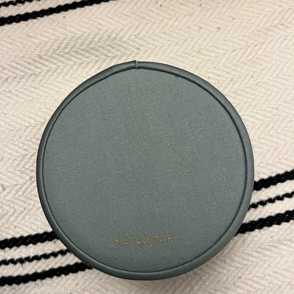 Sézane Round Jewerly Case